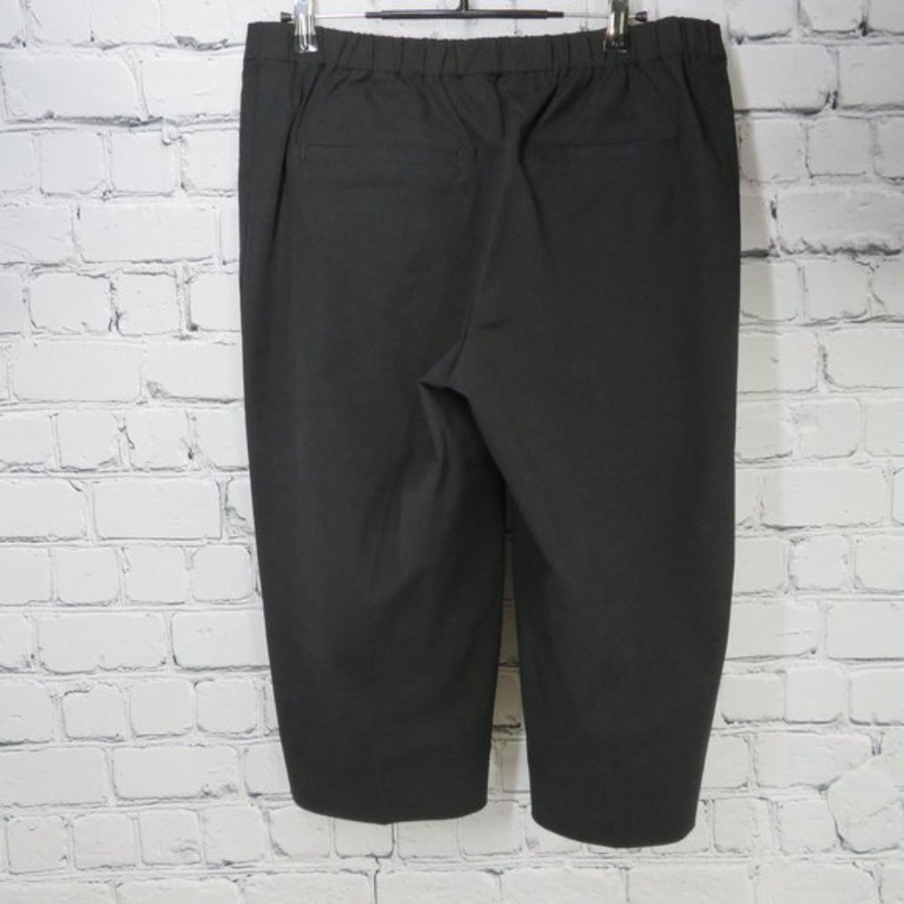 Women's Stretch Pedal Pushers with Pintucks - Black - Picture 6 of 6